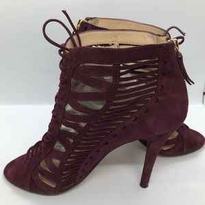 NineWest Burgundy suede pumps “No 📦 “
